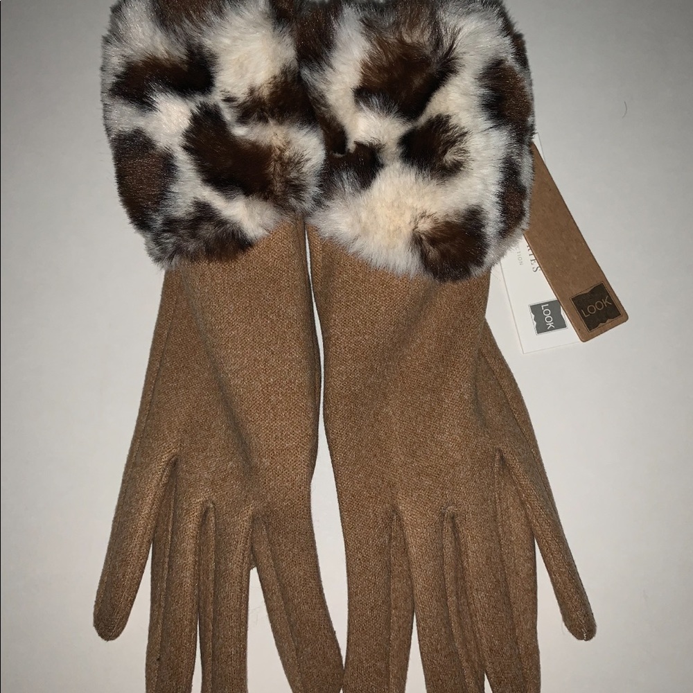 Women’s Leopard Trim Gloves by Look By M